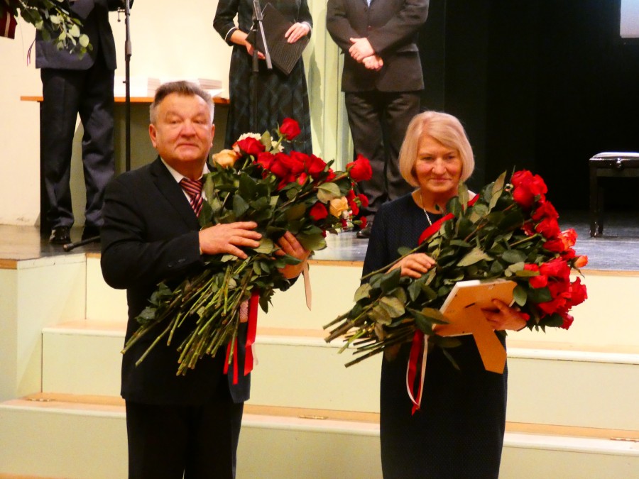 Zenta Igolniece saņem Preiļu novada domes Goda zīmi