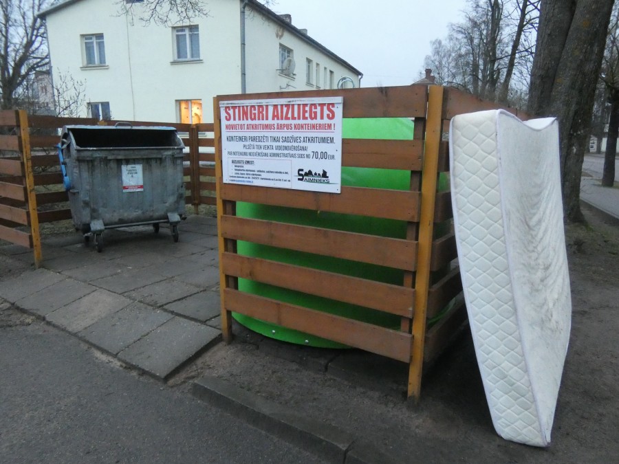 Par kārtības ievērošanu dalīti vākto atkritumu laukumos